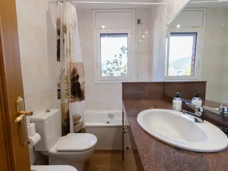 Spacieuse villa avec piscine - 12 pers., Villa 12 personnes à Sentmenat - Photo 24