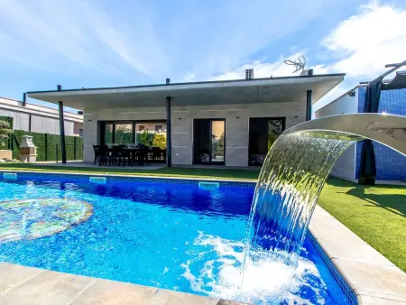 Villa accueillante avec piscine - 8 pers., Villa 8 personnes à Sils - Photo 3