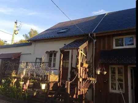 Maison spacieuse à Cussy-en-Morvan avec vue sur la montagne - Photo 8
