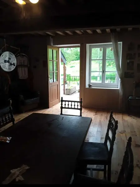 Maison spacieuse à Cussy-en-Morvan avec vue sur la montagne - Photo 15