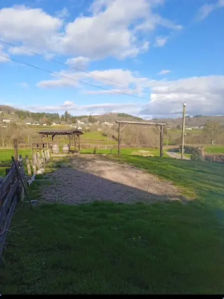 Maison spacieuse à Cussy-en-Morvan avec vue sur la montagne - Photo 16