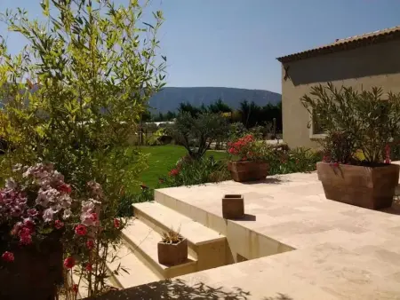 Studio accueillant avec piscine à Cabrières-d'Avignon 40 m² - Photo 4