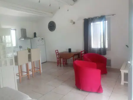 Studio accueillant avec piscine à Cabrières-d'Avignon 40 m² - Photo 5