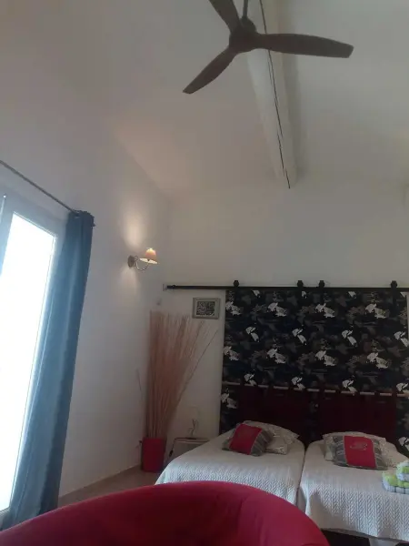 Studio accueillant avec piscine à Cabrières-d'Avignon 40 m² - Photo 6