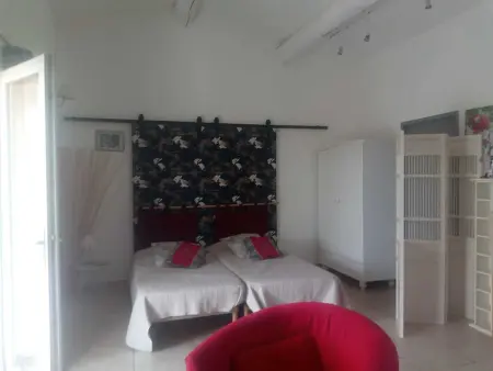 Studio accueillant avec piscine à Cabrières-d'Avignon 40 m² - Photo 8