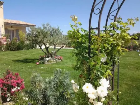 Studio accueillant avec piscine à Cabrières-d'Avignon 40 m² - Photo 14