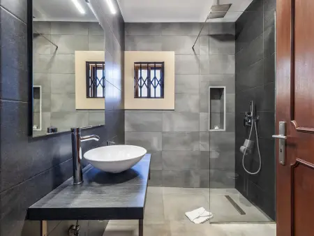 Villa calme avec piscine privée - 8 pers., Villa 8 personnes à Guia - Photo 5
