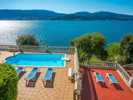 Tolle Villa oberhalb der Bucht Ria de Vigo, Maison 8 personnes à Pontevedra - Photo 1