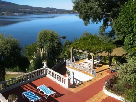 Tolle Villa oberhalb der Bucht Ria de Vigo, Maison 8 personnes à Pontevedra - Photo 3