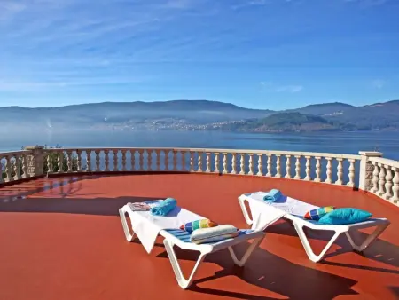 Tolle Villa oberhalb der Bucht Ria de Vigo, Maison 8 personnes à Pontevedra - Photo 9