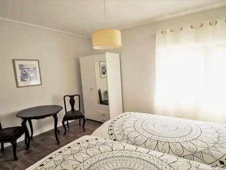Aveiro Apartment with Patio, Appartement 6 personnes à Aveiro - Photo 1