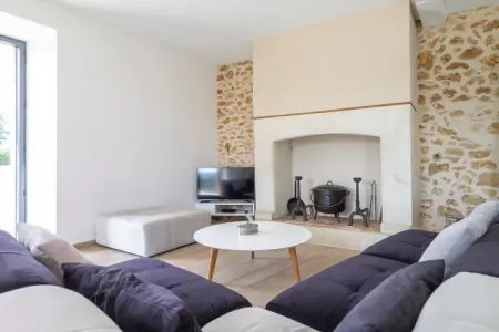 Gite LA FOURMANCE, Villa de campagne à Fouleix avec piscine et jardin - Photo 12