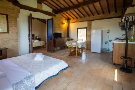La Grotta di Montecchino App Girasole, Agriturismo Siena avec piscine - Photo 15
