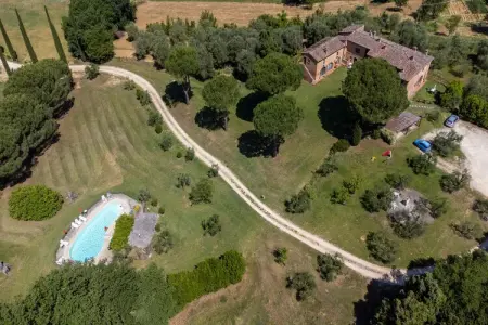 Agriturismo La Grotta di Montecchino App Ciliegio, Agriturismo Siena avec piscine - Photo 1