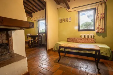 Agriturismo La Grotta di Montecchino App Ciliegio, Agriturismo Siena avec piscine - Photo 4