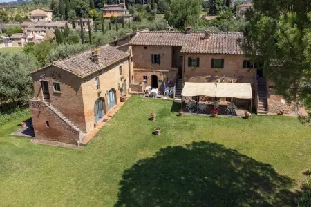 La Grotta di Montecchino App Susino, Agriturismo Siena avec piscine - Photo 1
