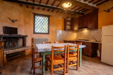 La Grotta di Montecchino App Susino, Agriturismo Siena avec piscine - Photo 7