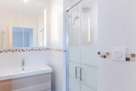 TY KREIZH, Maison neuve avec piscine près de la plage - Photo 26