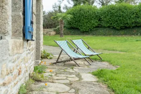 KERDIBIS, Maison de vacances avec jardin près de la plage de Lampaul - Photo 1