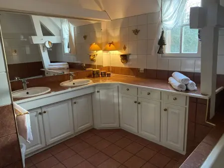 Spacieuse villa avec piscine privée à Chailly-en-Brie - Photo 20