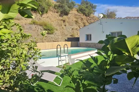 633089, Bungalow avec barbecue à Sayalonga - Photo 7