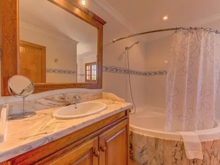 Spacieuse villa avec piscine privée et climatisation - 6 pers. - Photo 24