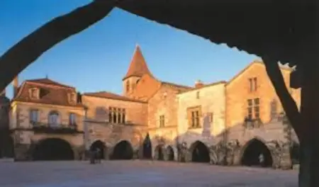 Maison spacieuse avec piscine privée à Saint-Cernin-de-l'Herm - Photo 64