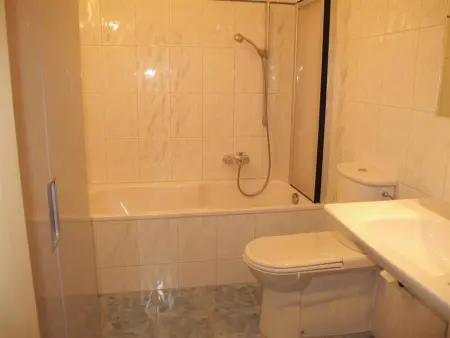Grüenbüelti Appartement/Fewo, Dusche oder Bad, WC 6-Bettwohnung - Photo 21