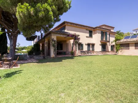 Spacieuse villa vue mer et clim - 16 pers., Villa 16 personnes à Marbella - Photo 15