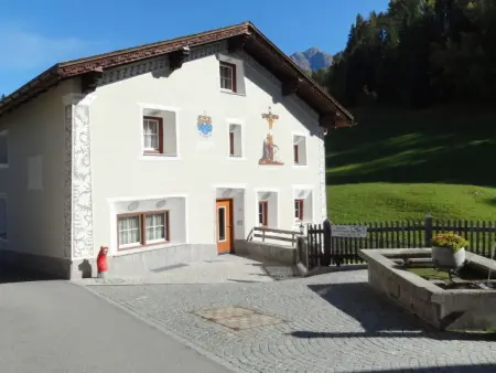 Ferienwohnung Chasa Quadra, Appartement 4 personnes à Tarasp - Photo 1