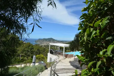 Rez-de-villa de 150 m2 privé dans un domaine clos privé de 3500 m2. - Photo 1