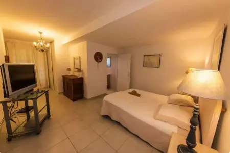 Rez-de-villa de 150 m2 privé dans un domaine clos privé de 3500 m2. - Photo 24