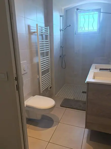 Rez-de-villa de 150 m2 privé dans un domaine clos privé de 3500 m2. - Photo 29