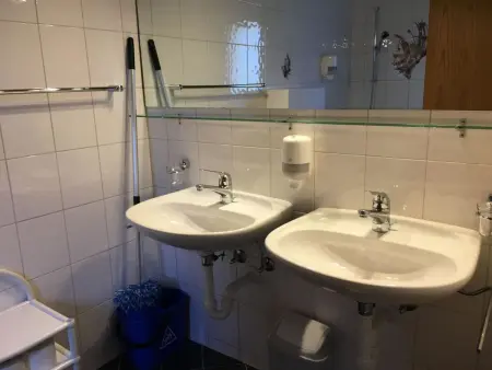 Schwizi's Holiday Apartments Appartement/Fewo, Dusche, WC, 2 Schlafräume No. 07 - Photo 9