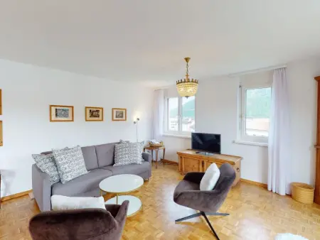 Apartment Crappun 3 - Grosszügige 4.5-Zimmer-Wohnung in zentraler Lage - Photo 2