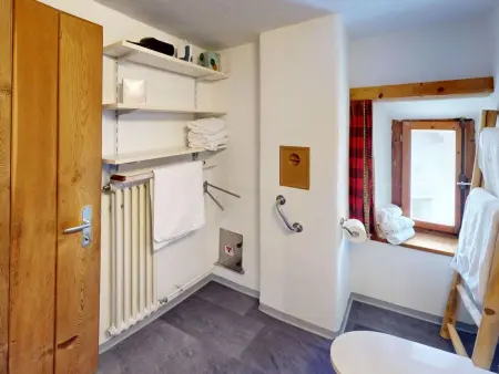 Apartment Seraina - Wohnung im Engadinerhaus, Appartement 5 personnes à La Punt Chamues ch - Photo 12