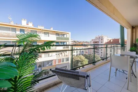 LG-33-REPUBLIQUE, Appartement lumineux d'une chambre avec parking et terrasse - Photo 1