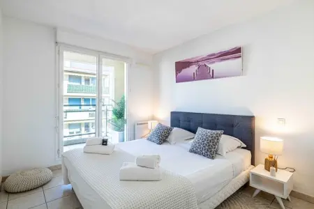 LG-33-REPUBLIQUE, Appartement lumineux d'une chambre avec parking et terrasse - Photo 3