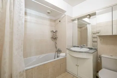 LG-33-REPUBLIQUE, Appartement lumineux d'une chambre avec parking et terrasse - Photo 4