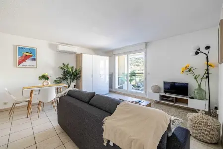 LG-33-REPUBLIQUE, Appartement lumineux d'une chambre avec parking et terrasse - Photo 7
