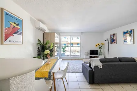 LG-33-REPUBLIQUE, Appartement lumineux d'une chambre avec parking et terrasse - Photo 8