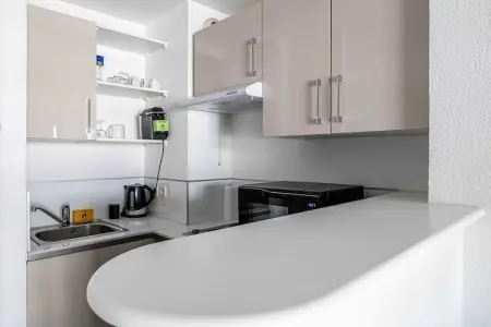 LG-33-REPUBLIQUE, Appartement lumineux d'une chambre avec parking et terrasse - Photo 9