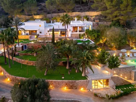 Villa de luxe à Ibiza: Sérénité et Bien-être dans un Jardin Enchanteur - Photo 1