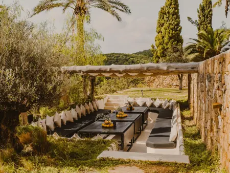 Villa de luxe à Ibiza: Sérénité et Bien-être dans un Jardin Enchanteur - Photo 3