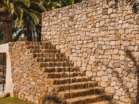 Villa de luxe à Ibiza: Sérénité et Bien-être dans un Jardin Enchanteur - Photo 23