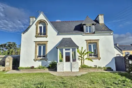 518108, Maison de vacances à Audierne avec terrasse - Photo 1