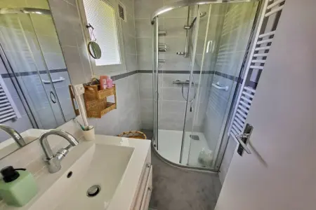 518108, Maison de vacances à Audierne avec terrasse - Photo 10