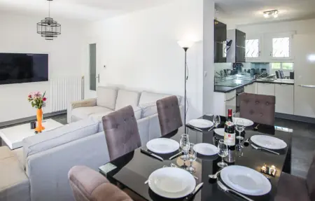 With house, Maison 6 personnes à Montélimar - Photo 4