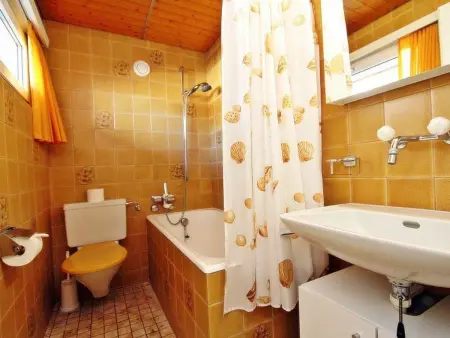 Tgesa Sunnmatt Nr. 13 Appartement/Fewo, Bad, WC, 1 Schlafraum - Photo 9