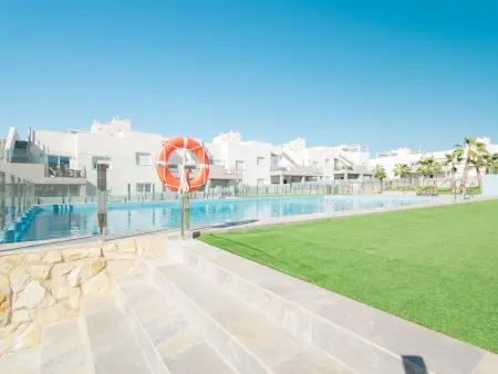 Bungalow moderne avec clim et WiFi - 4 pers., Bungalow 4 personnes à Torrevieja - Photo 1